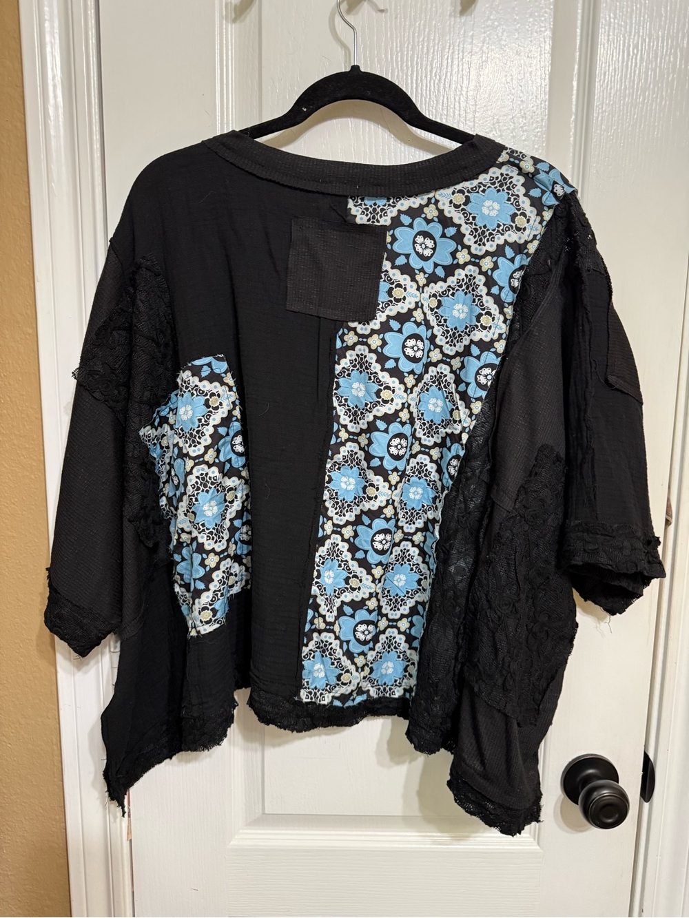 H141 New POL M ptp38 Black Tunic Top with Blue & White Floral Patchwork - Picture 6 of 12